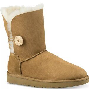 UGG Women's Bailey Button boots size 8 US / 39 EU